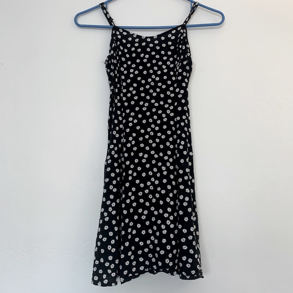 Forever 21 Black Daisy Print Mini Dress